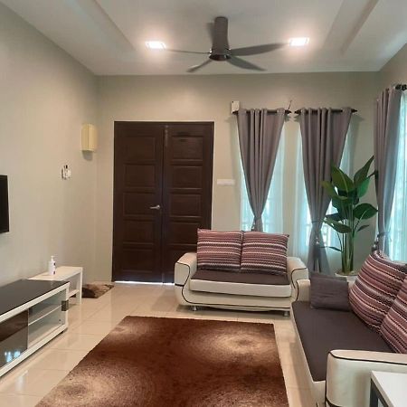 Vistana Indah Homestay 阿罗士打 外观 照片